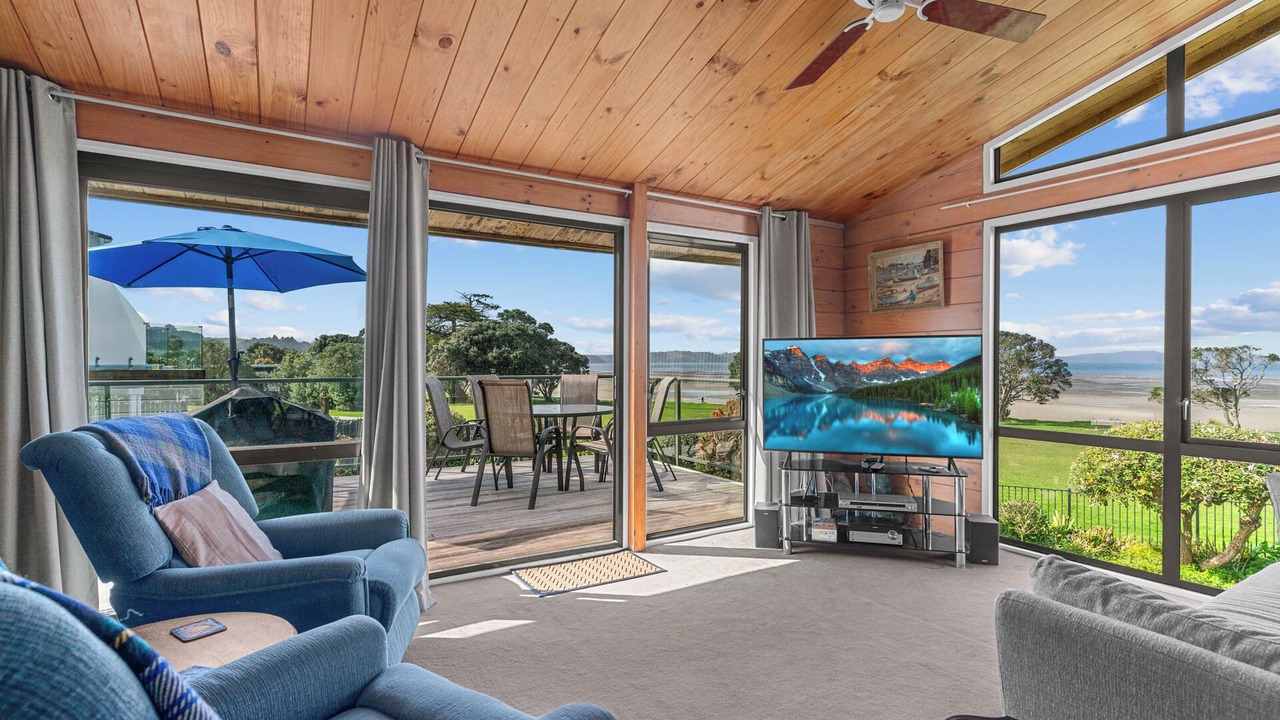 Photo of Livingroom in Snells Beach