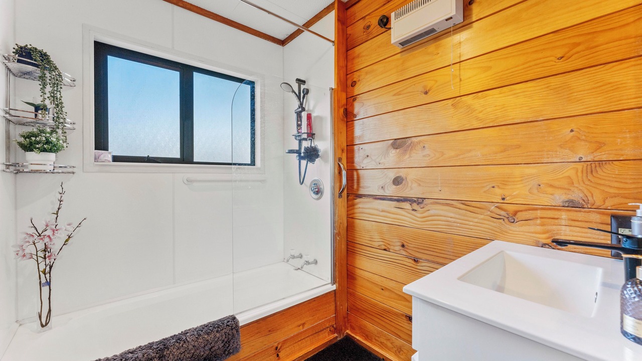Photo of Bathroom in Turangi