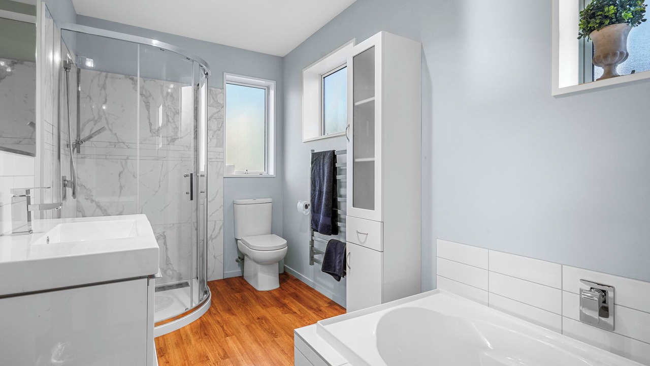 Photo of Bathroom in Diamond Harbour