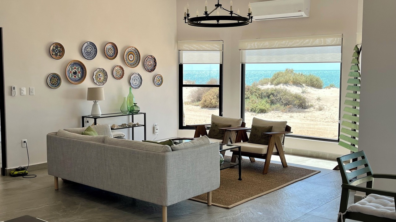 Photo of Livingroom in Laguna Shores