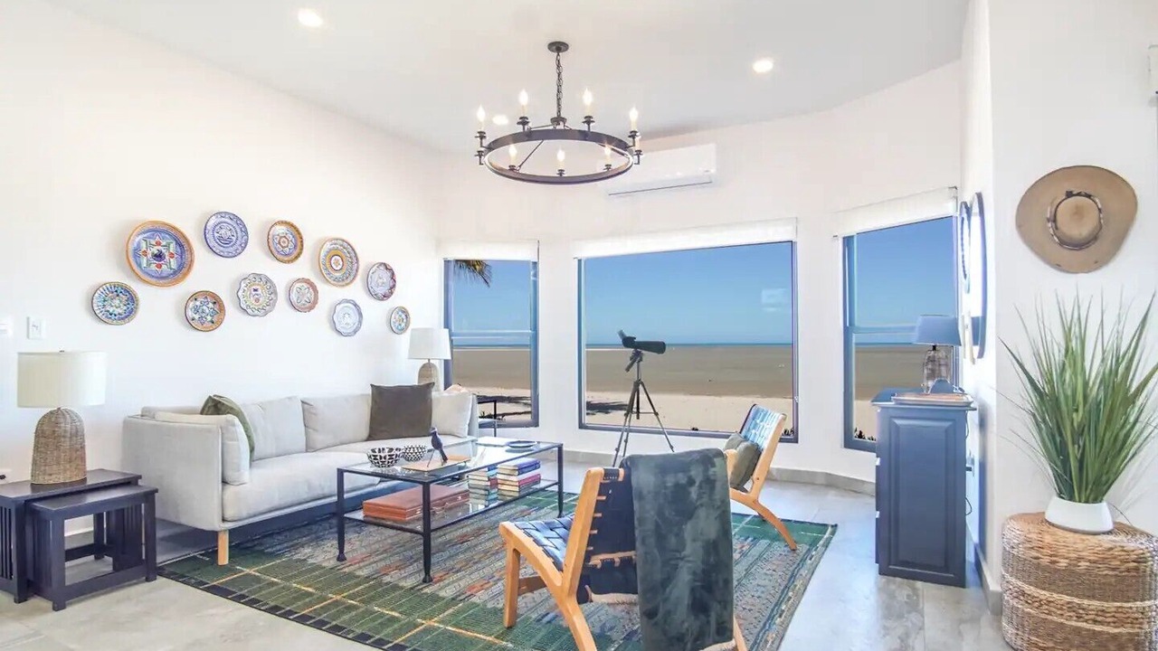 Photo of Livingroom in Laguna Shores