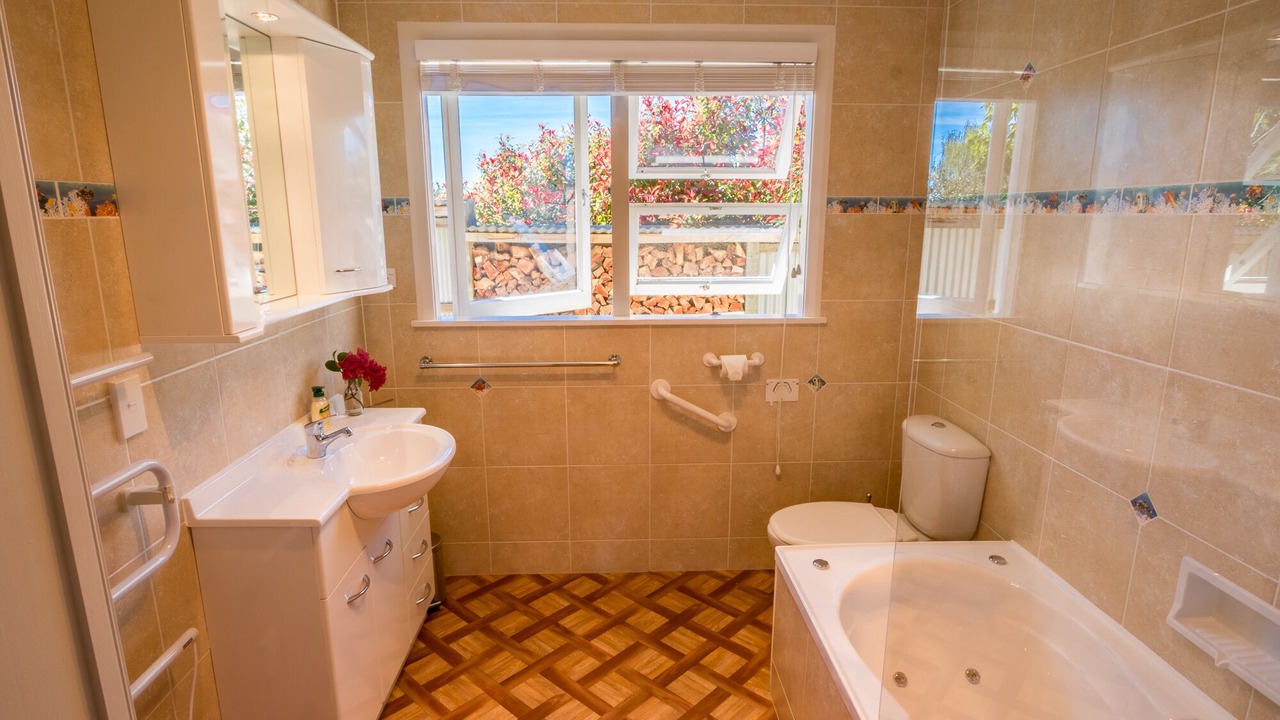Photo of Bathroom in Kaiteriteri