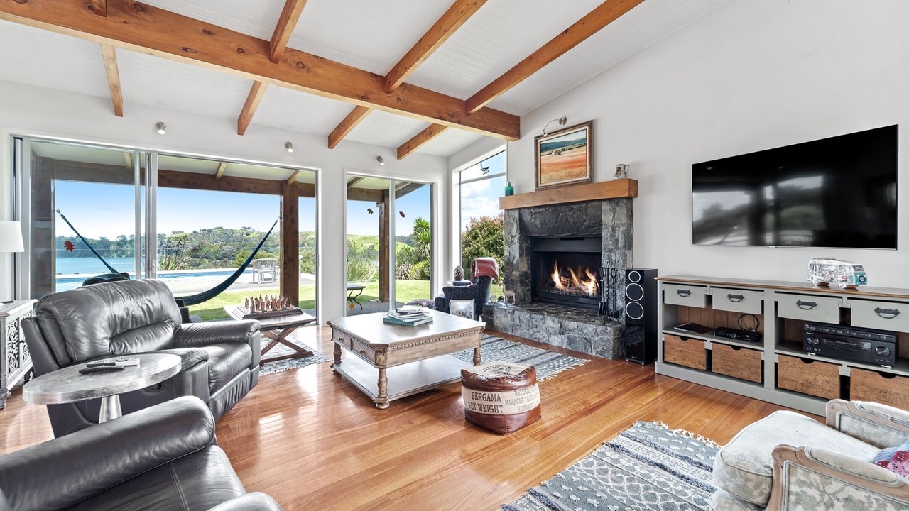 Photo of Livingroom in Tawharanui
