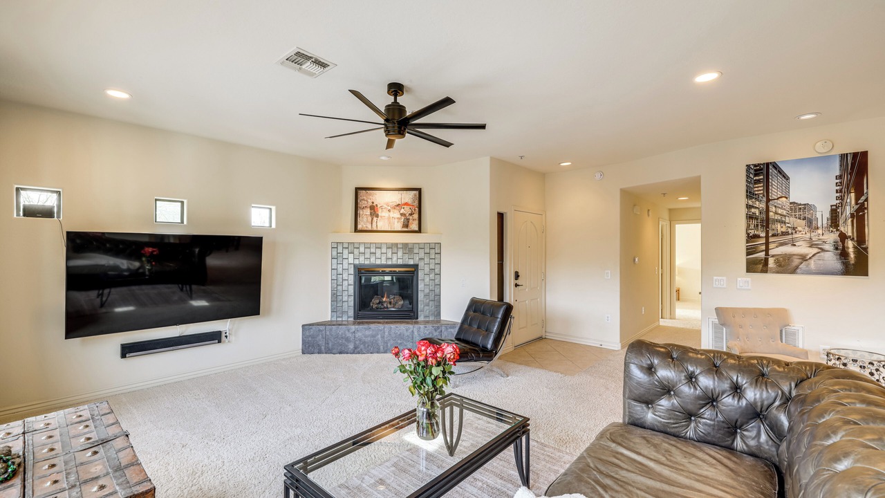 Photo of Livingroom in Desert Ridge