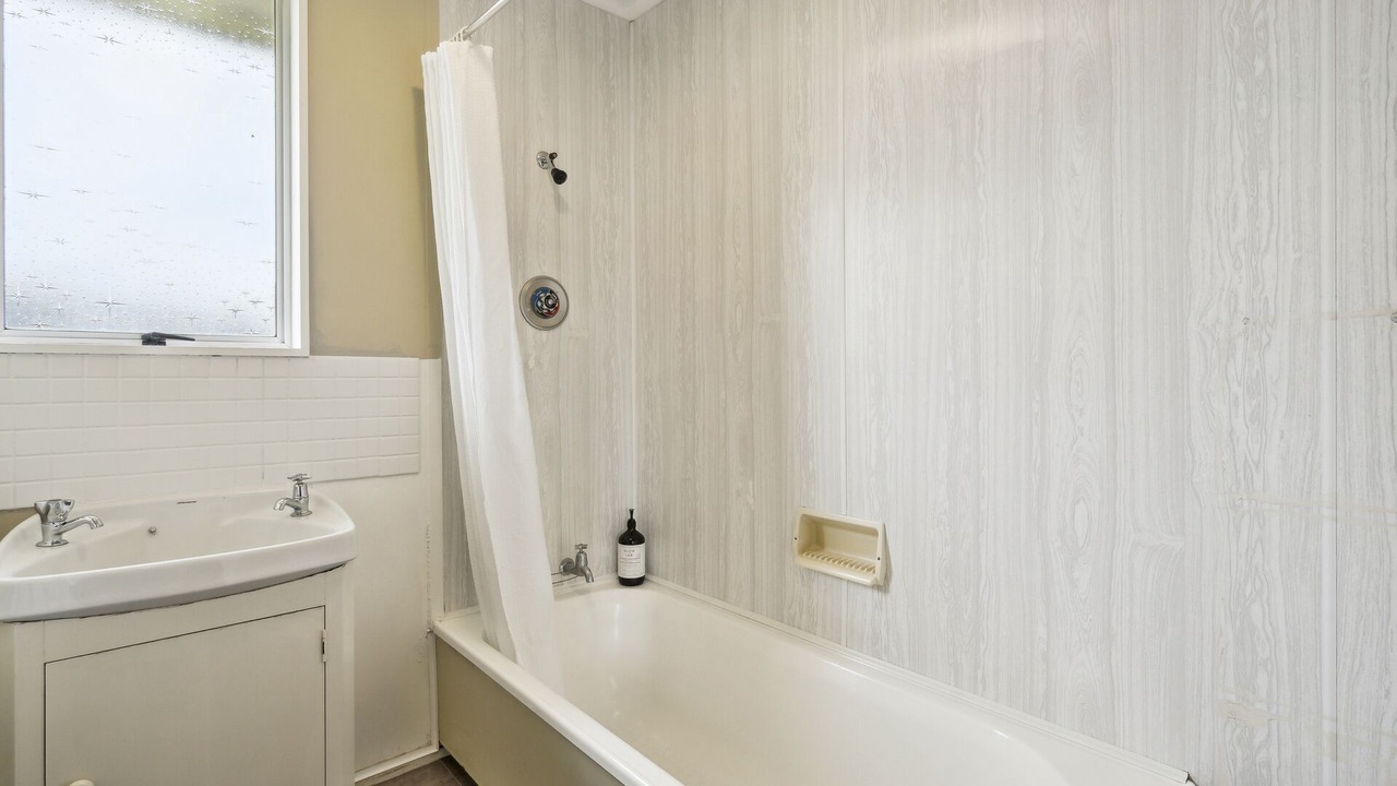 Photo of Bathroom in Carterton