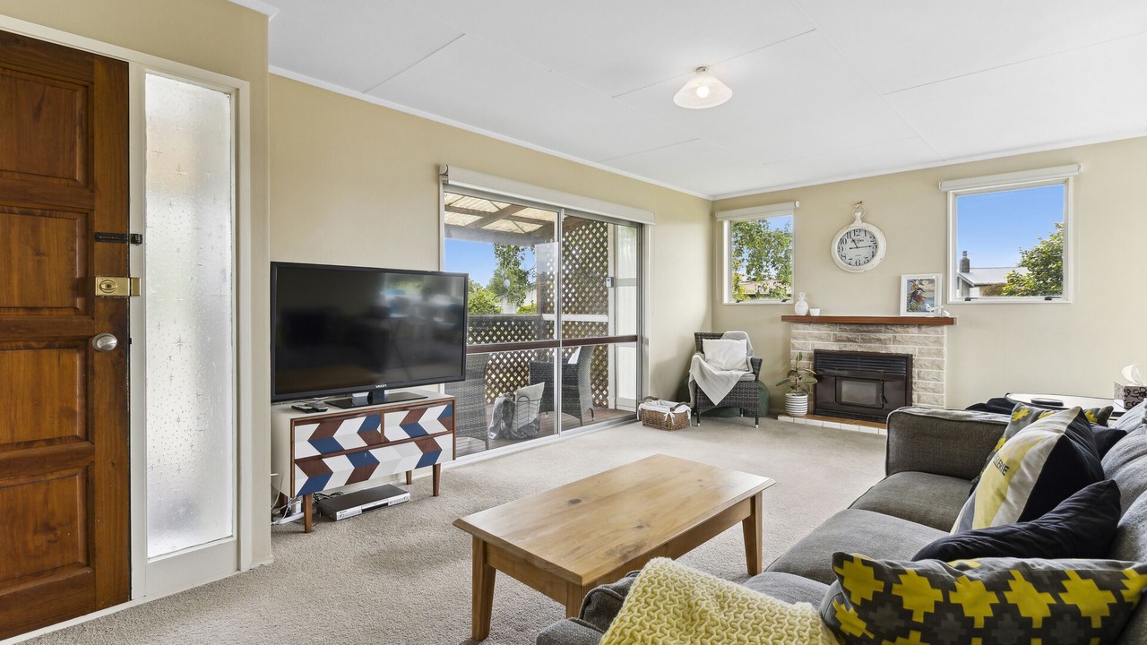 Photo of Livingroom in Carterton