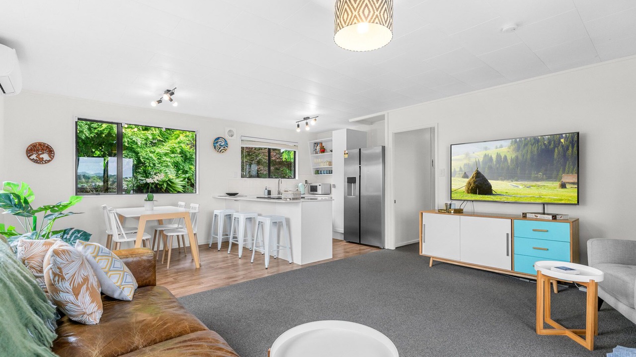 Photo of Livingroom in Snells Beach