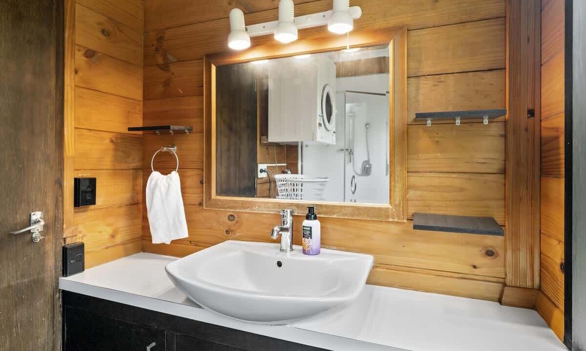 Photo of Bathroom in Kawaha Point