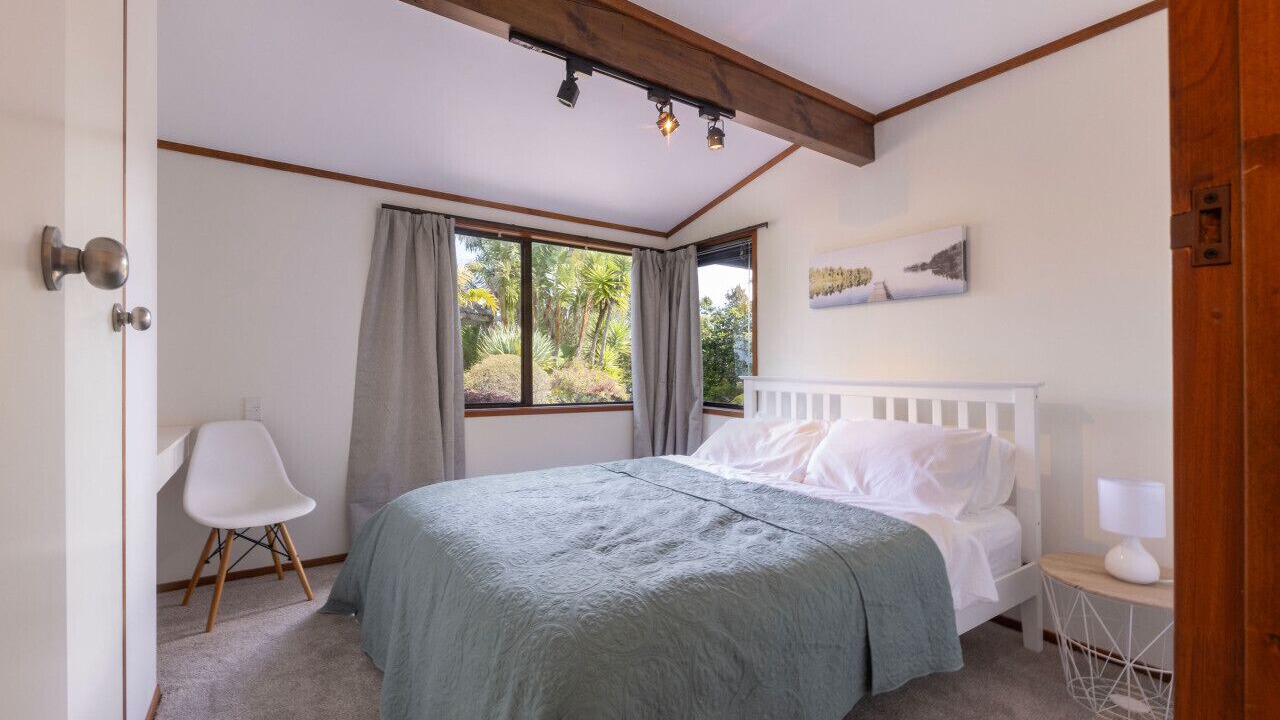 Photo of Bedroom in Whangaparaoa