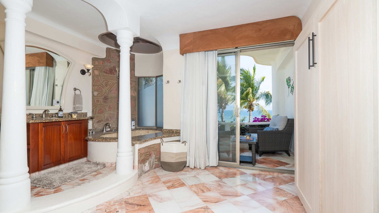 Photo of Bathroom in Flamingos