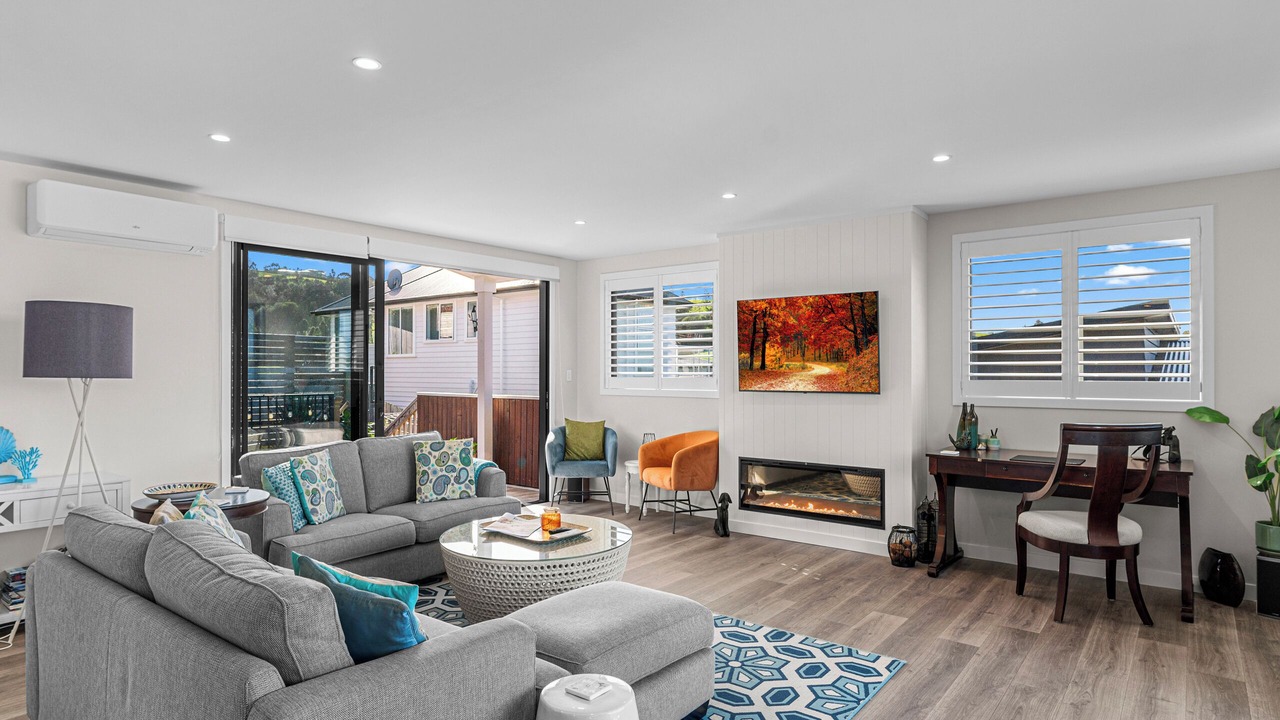 Photo of Livingroom in Snells Beach