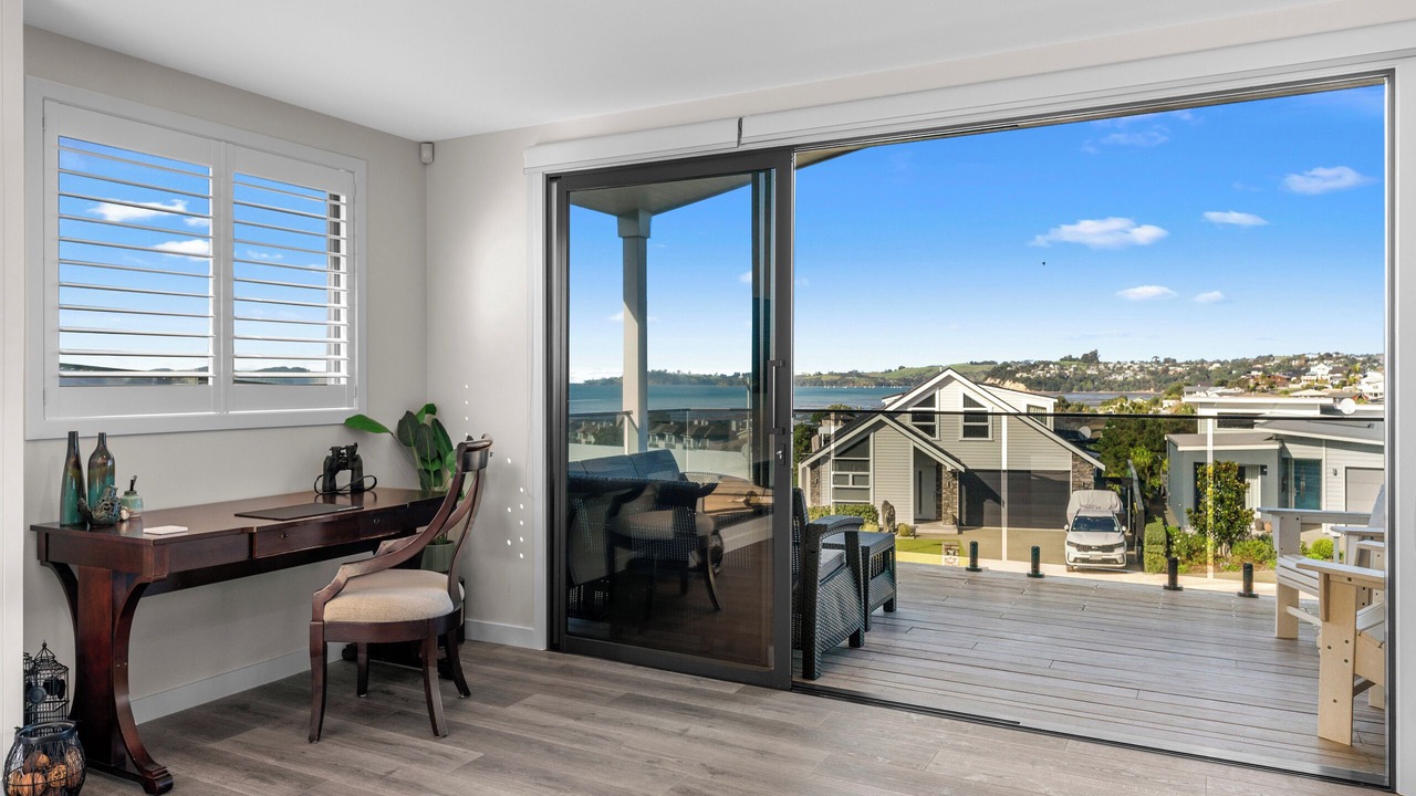 Photo of Livingroom in Snells Beach