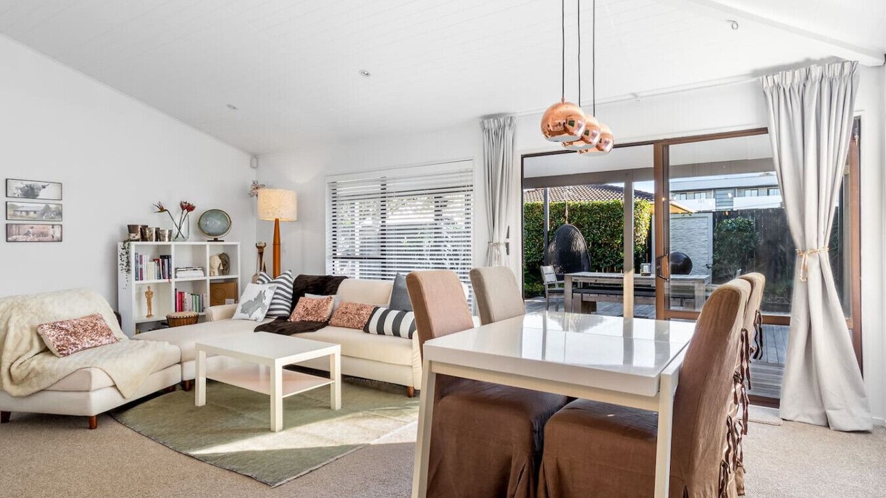 Photo of Livingroom in Three Kings