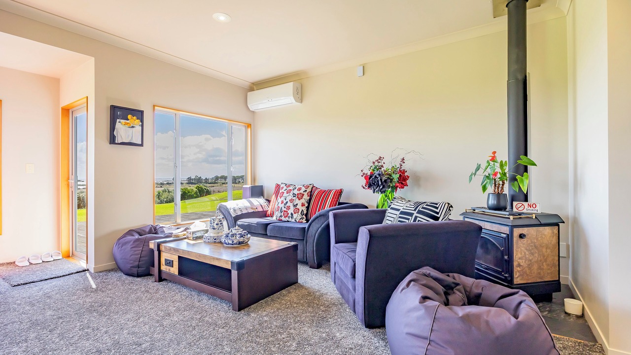Photo of Livingroom in Clarks Beach