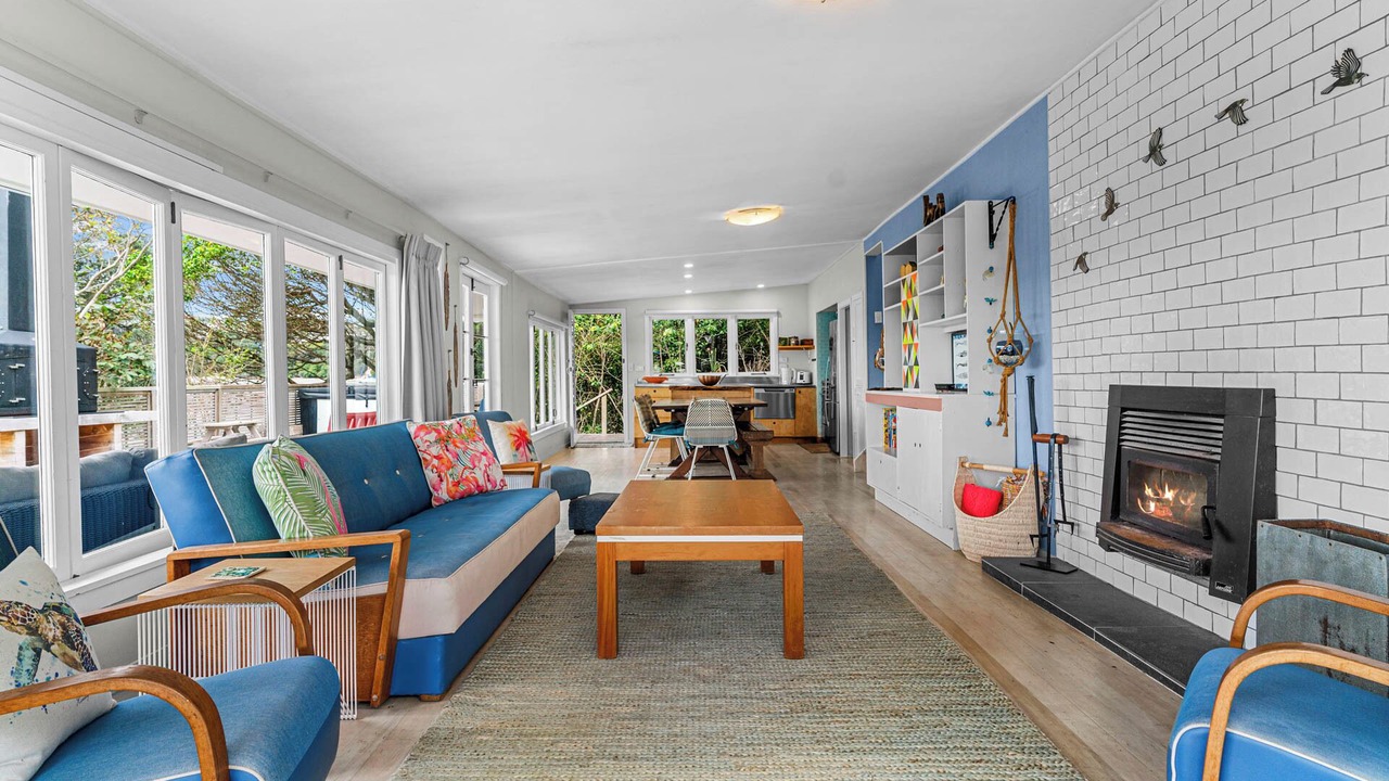 Photo of Livingroom in Snells Beach
