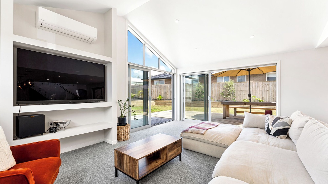 Photo of Livingroom in Snells Beach