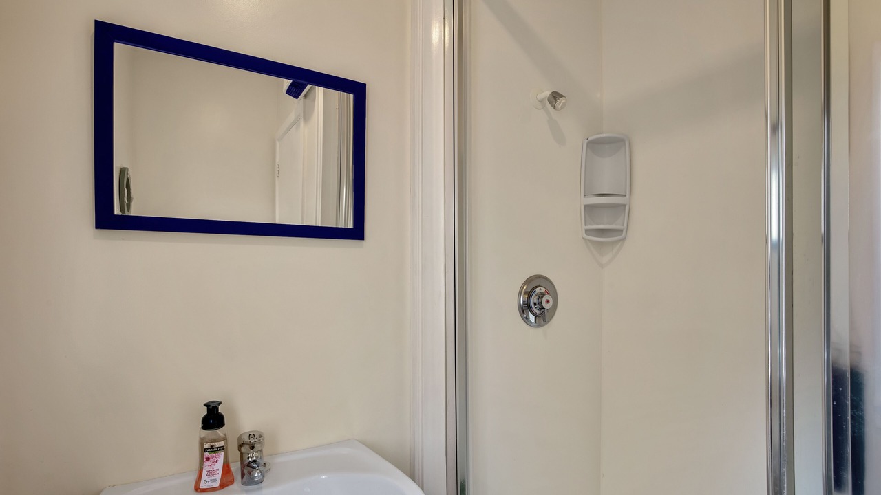 Photo of Bathroom in Diamond Harbour