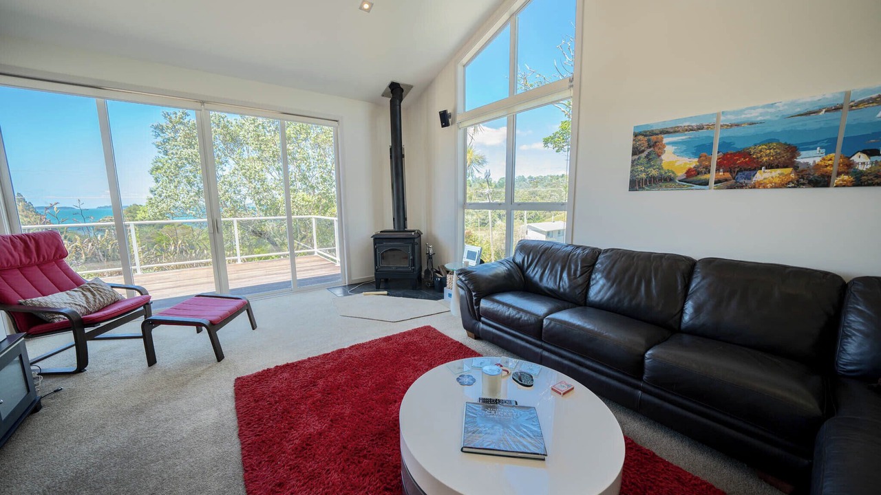 Photo of Livingroom in Tawharanui