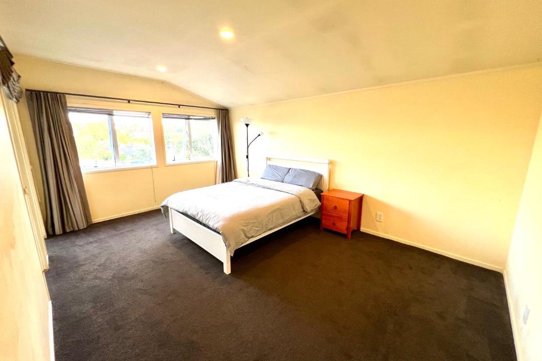 Photo of Bedroom in Mairangi Bay