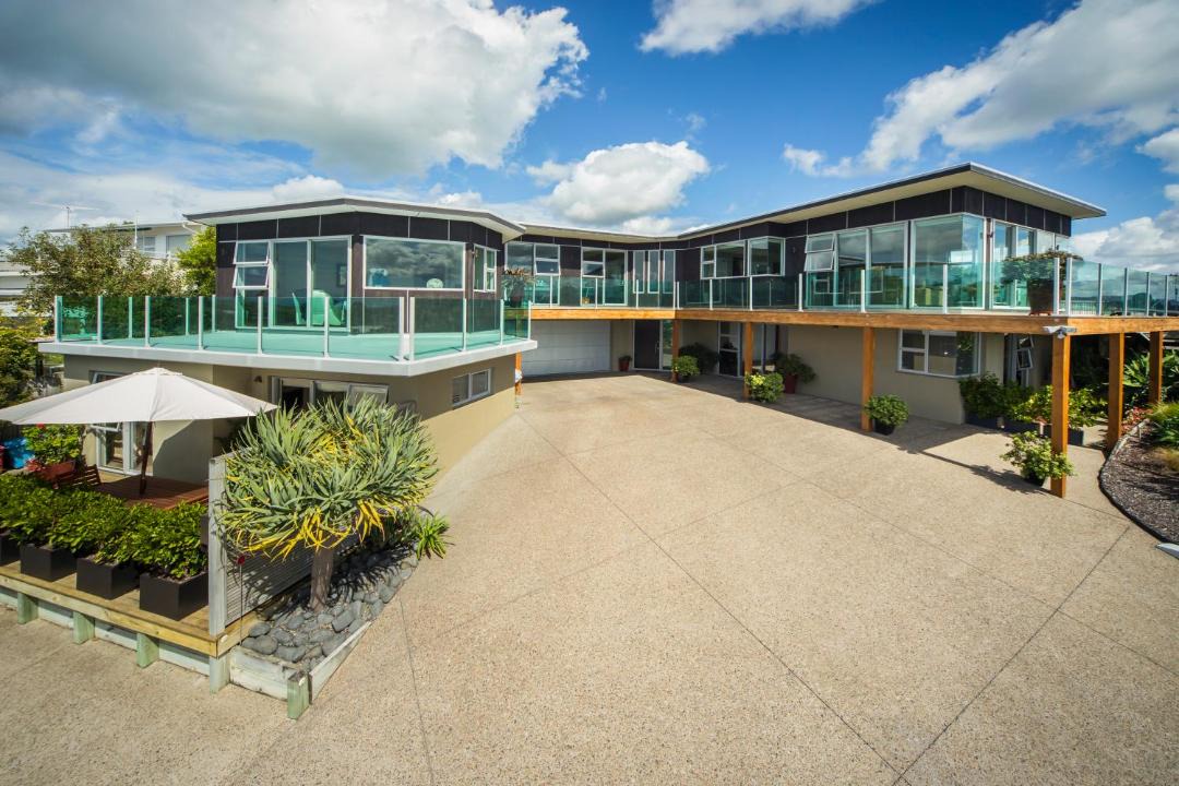 Photo of Patio Balcony in Snells Beach