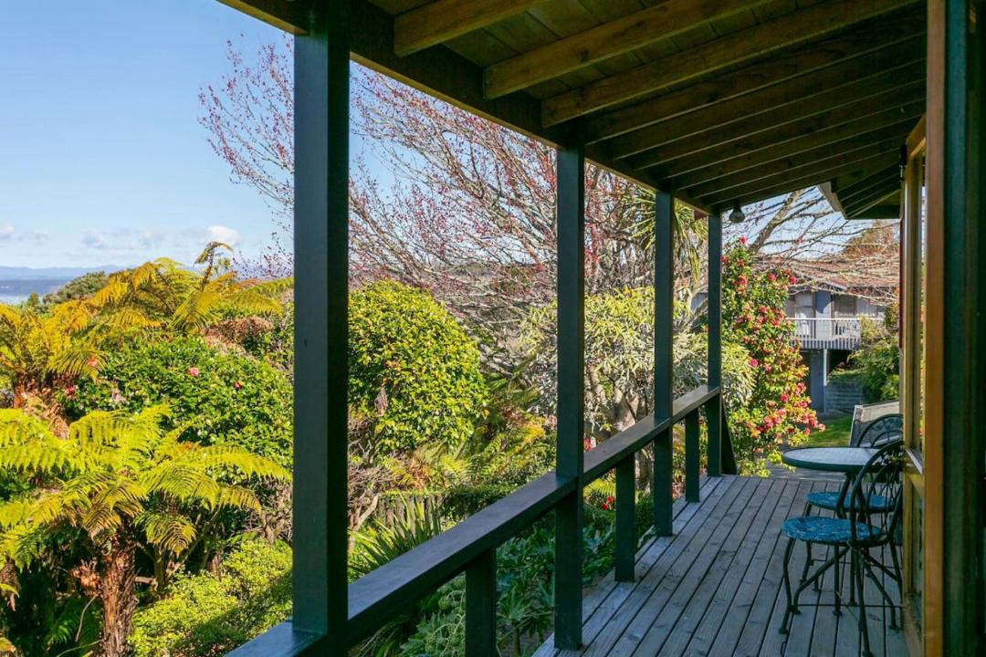 Photo of Patio Balcony in Acacia Bay