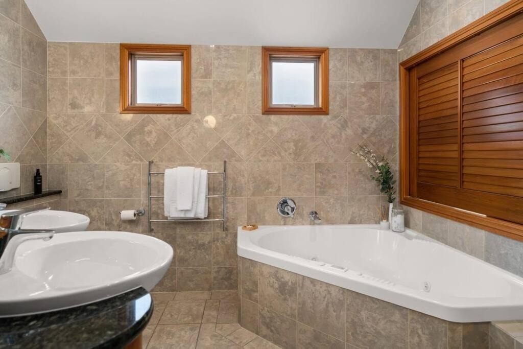 Photo of Bathroom in Takapuna