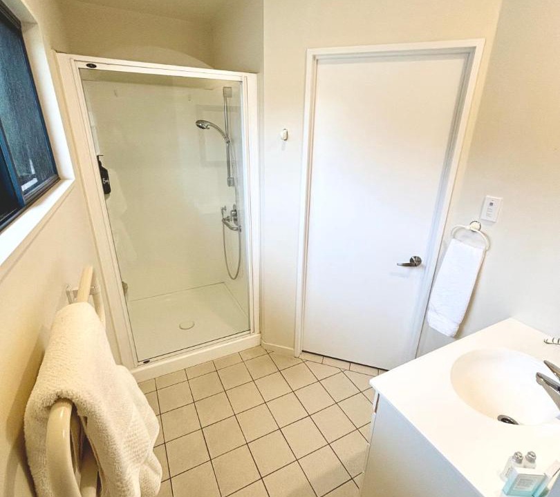 Photo of Bathroom in Narrow Neck