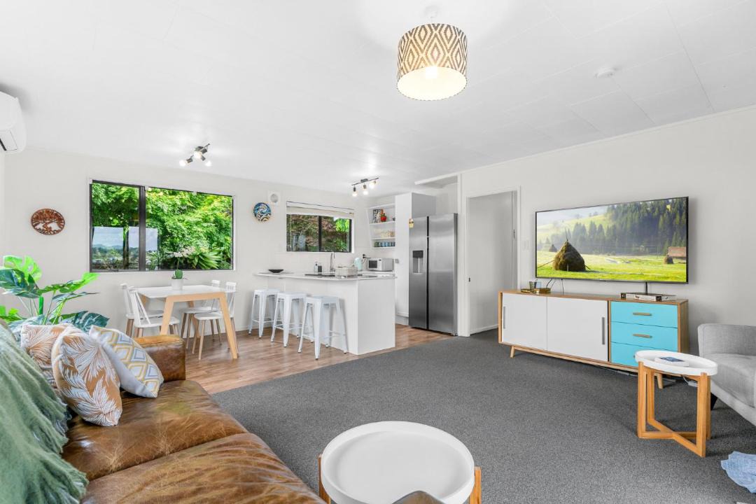 Photo of Livingroom in Snells Beach