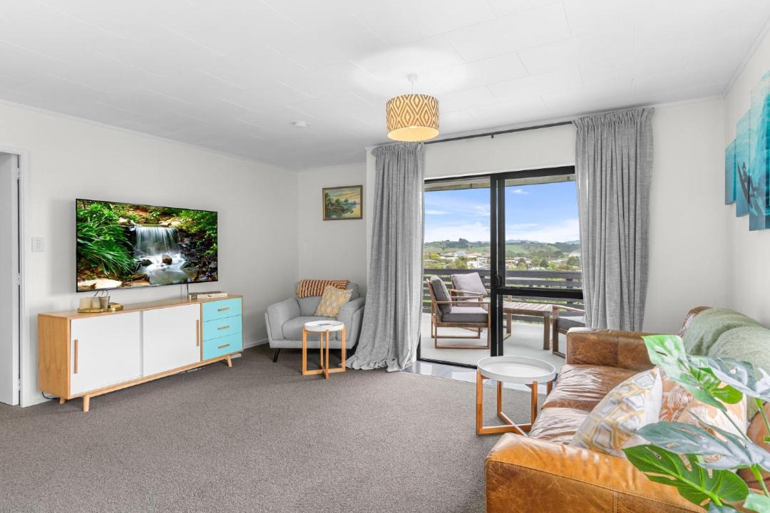 Photo of Livingroom in Snells Beach