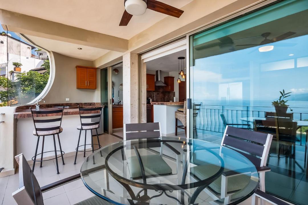 Photo of Patio Balcony in South Shore Hotel Area