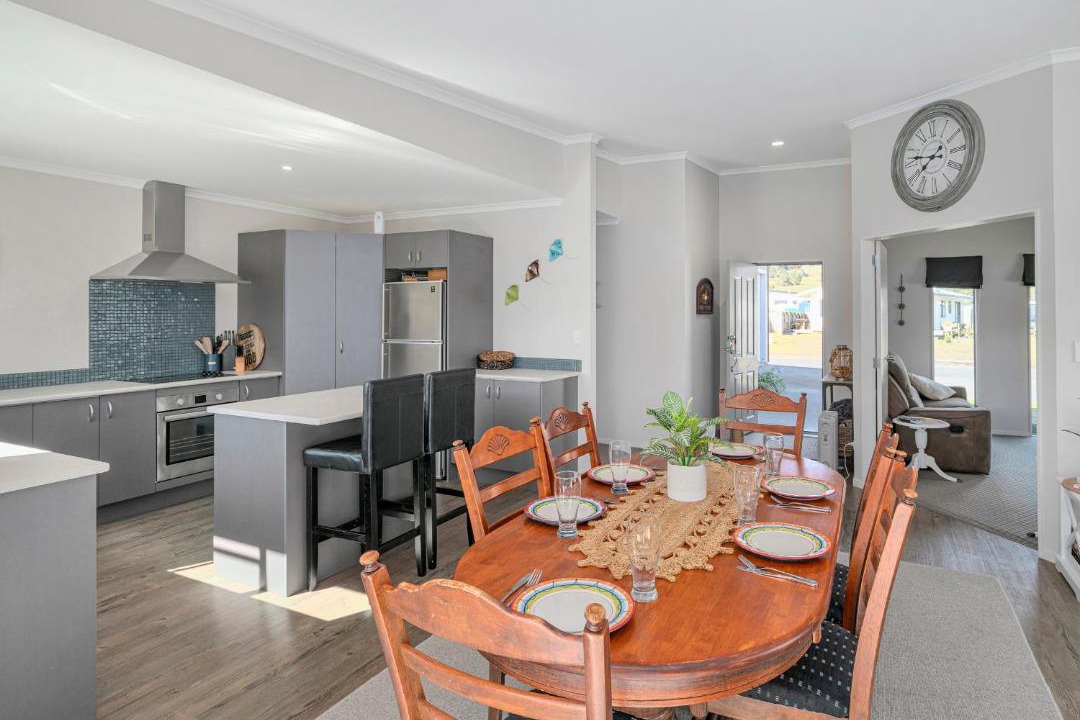 Photo of Livingroom in Cooks Beach