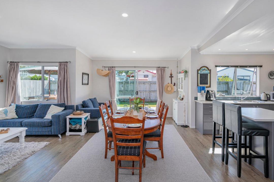 Photo of Livingroom in Cooks Beach