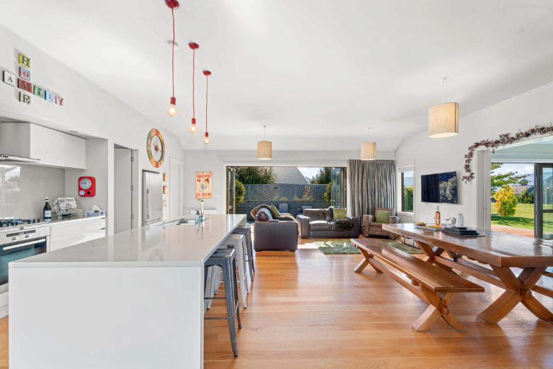 Photo of Livingroom in Albert Town