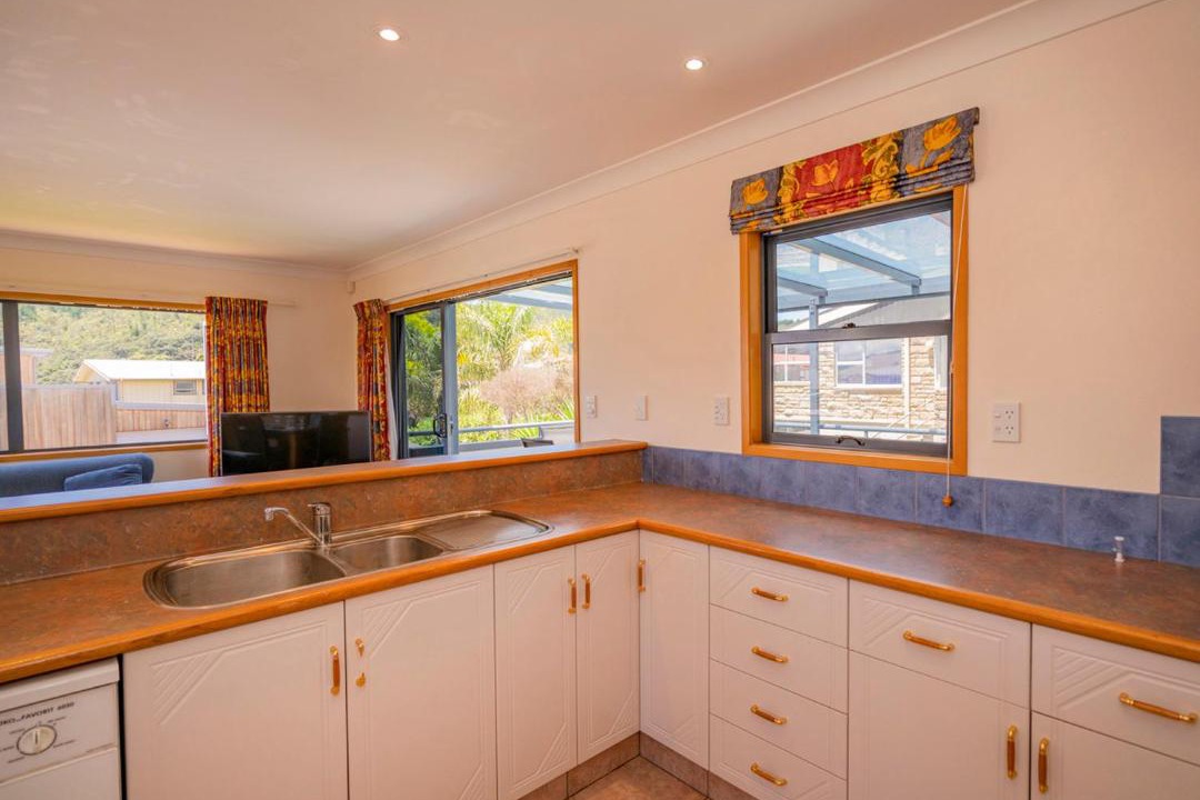 Photo of Kitchen in Whangamata