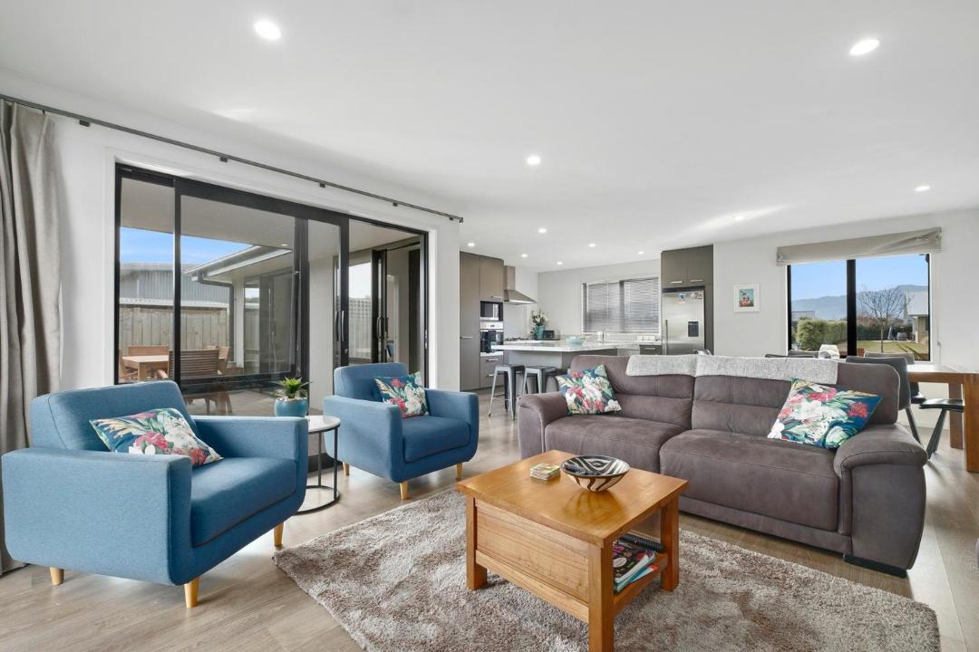 Photo of Livingroom in Albert Town