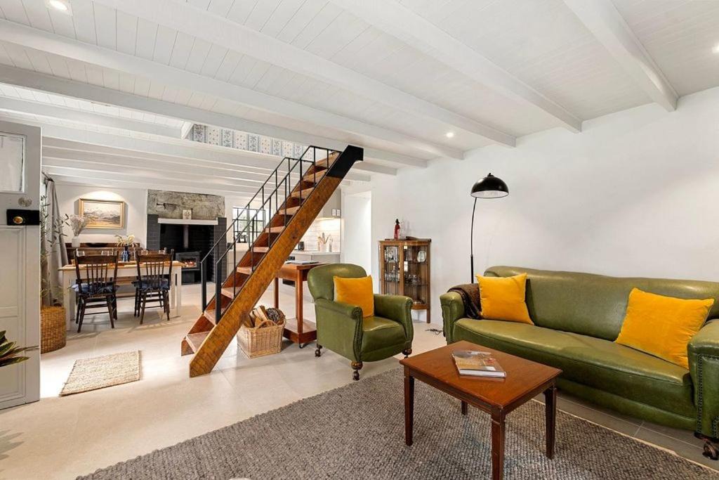 Photo of Livingroom in Albert Town