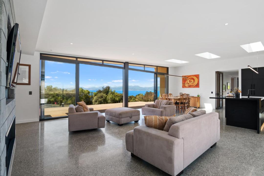 Photo of Livingroom in Ruby Bay