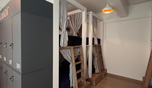 Deluxe Shared Dormitory, Men only