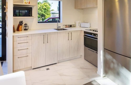 Henderson House | Prime West Auckland: 2Bedroom Townhouse