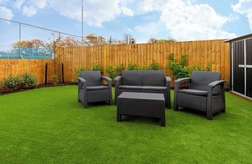 Christchurch House | Serene Living: 2-bed w/Carpark