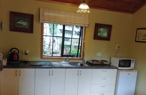 Karangahake Cottage | Ideal couples getaway in the beautiful, quiet hills of Karangahake Gorge.