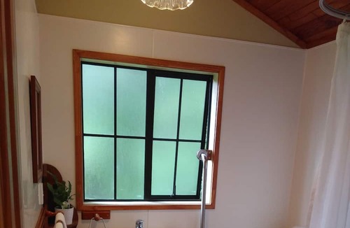 Karangahake Cottage | Ideal couples getaway in the beautiful, quiet hills of Karangahake Gorge.