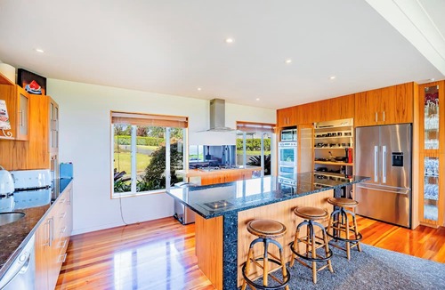Clarks Beach House | Black Swan Retreat: Lifestyle Charm on a Budget