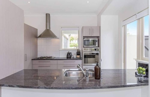 Gulf Harbour House | Entire House. Close to Schools. 3 Bedrooms