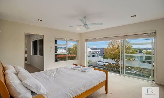 Bayswater House | Ocean views Bayswater